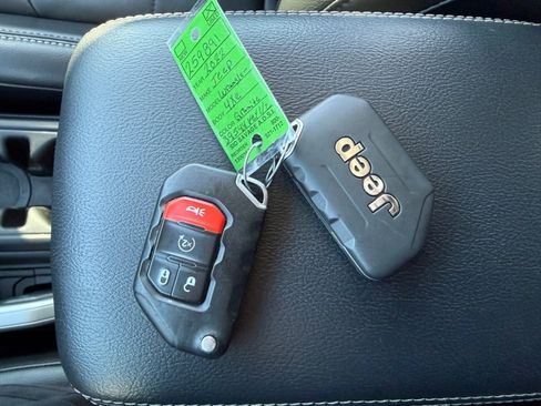 Used 2022 Jeep Wrangler Unlimited Sahara w/ Cold Weather Group image 44