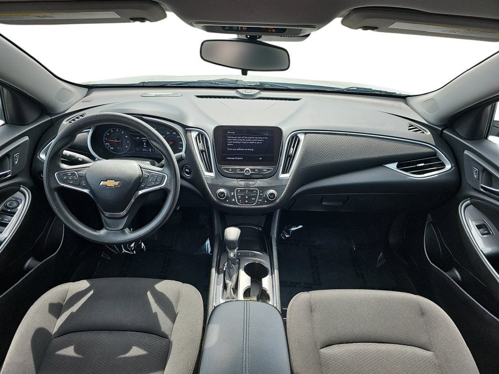Used 2025 Chevrolet Malibu LT FWD image 13