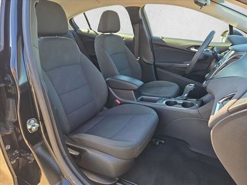 Used 2018 Chevrolet Cruze LT w/ Convenience Package image 20