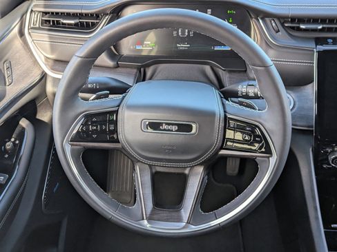 Used 2023 Jeep Grand Cherokee Overland image 19