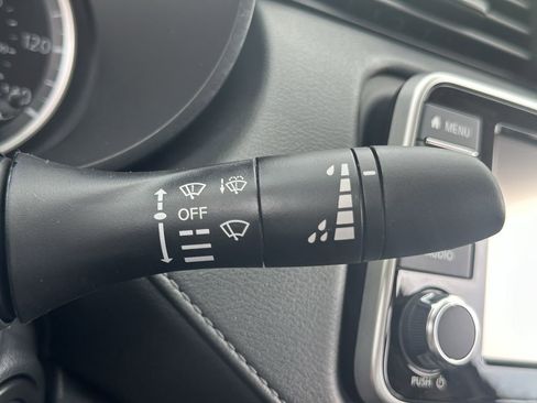 Used 2025 Nissan Versa S w/ Trunk Package image 11