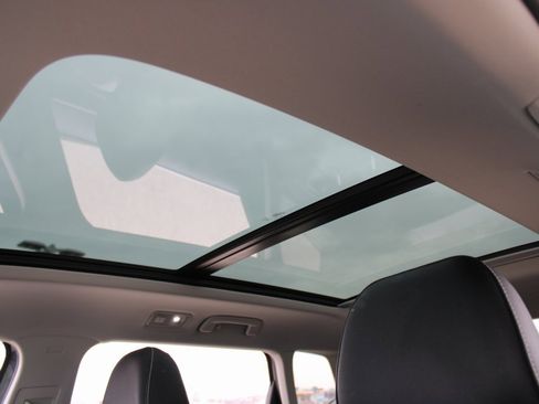 Certified 2023 Volkswagen Taos SE w/ Panoramic Sunroof Package image 19