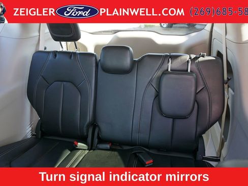 Used 2024 Chrysler Pacifica Touring-L FWD image 13