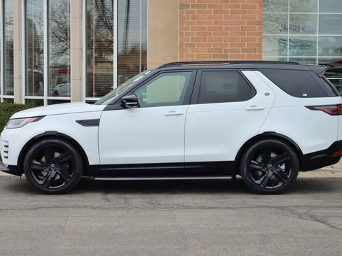 Used 2025 Land Rover Discovery Dynamic SE image 2