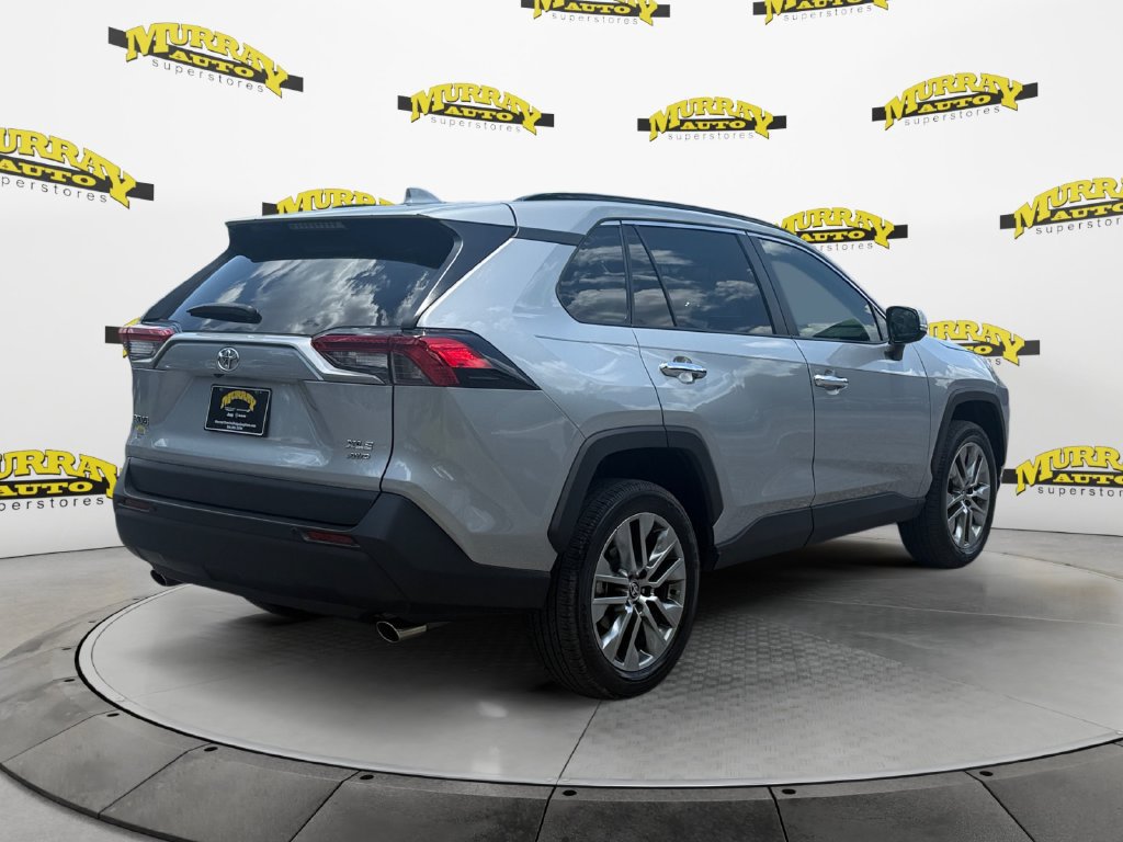 Used 2022 Toyota RAV4 XLE Premium AWD/4WD image 5