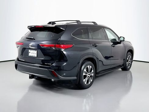 Used 2020 Toyota Highlander XLE AWD/4WD image 5