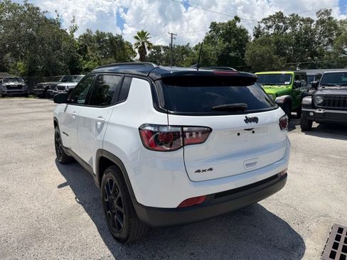 Certified 2024 Jeep Compass Latitude w/ Convenience Group AWD/4WD image 4