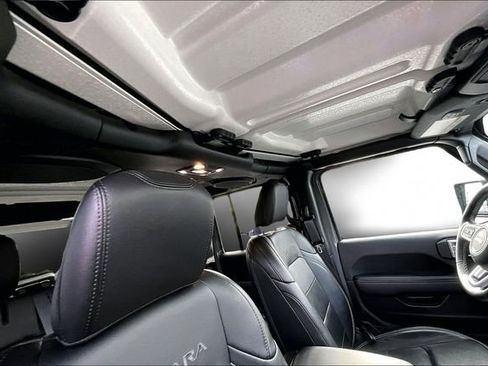 Used 2021 Jeep Wrangler Unlimited Sahara w/ Cold Weather Group image 19