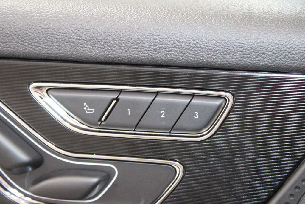 Used 2023 Lincoln Corsair AWD w/ Equipment Group 101A image 28