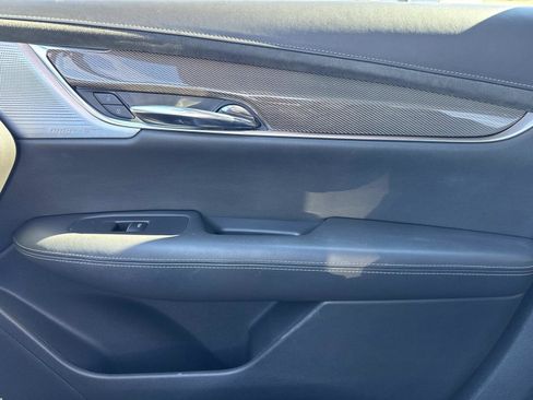 Used 2020 Cadillac XT6 Premium Luxury w/ Platinum Package image 18