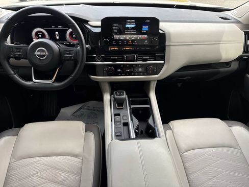 Used 2022 Nissan Pathfinder Platinum w/ Cargo Package image 15