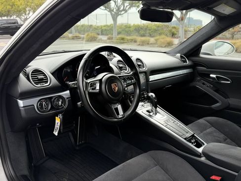 Used 2018 Porsche 718 Cayman S RWD image 12
