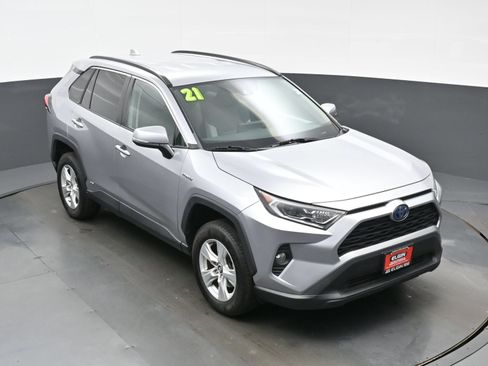 Used 2021 Toyota RAV4 XLE AWD/4WD image 38