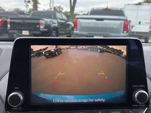 Used 2020 Nissan Sentra SR w/ Electronics Package FWD image 6