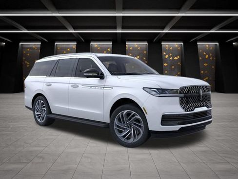 New 2026 Lincoln Navigator Premiere AWD/4WD image 7
