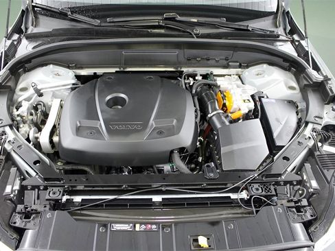 Certified 2025 Volvo XC60 T8 Ultra w/ Protection Package Premier image 33