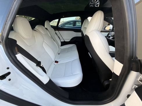 Used 2022 Tesla Model S AWD/4WD image 34