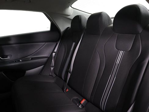 Used 2025 Hyundai Elantra Blue image 25