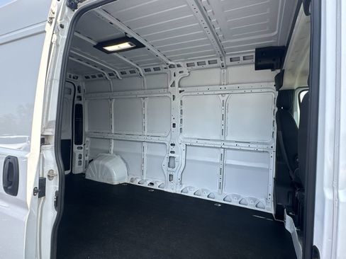 Used 2024 RAM ProMaster 2500 w/ Convenience Group FWD image 32