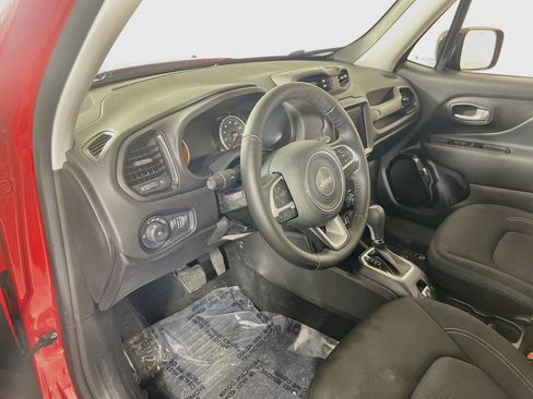 Used 2023 Jeep Renegade Altitude w/ Sun/Sound Group AWD/4WD image 9