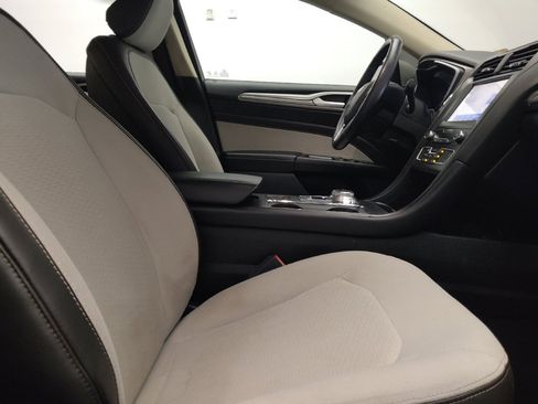 Used 2020 Ford Fusion SE w/ Equipment Group 151A FWD image 21