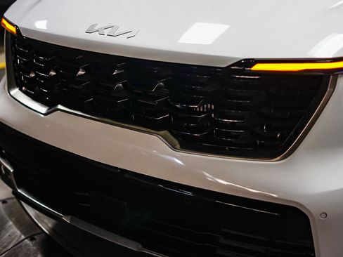 Used 2024 Kia Sorento EX w/ Panoramic Sunroof Package image 10