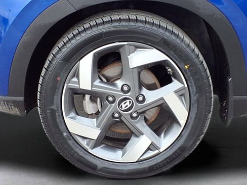 Certified 2025 Hyundai Venue SEL image 12