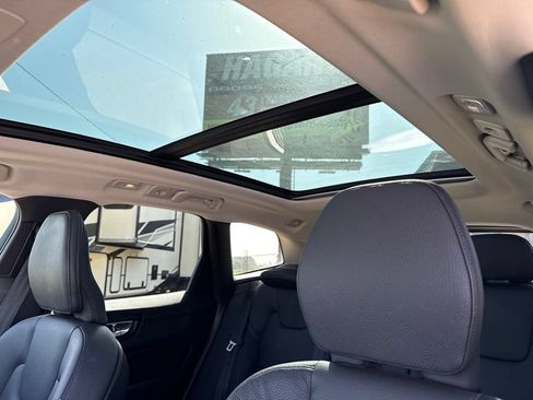 Used 2023 Volvo XC60 B5 Plus FWD image 10