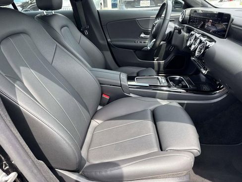 Used 2025 Mercedes-Benz CLA 250 4MATIC image 11