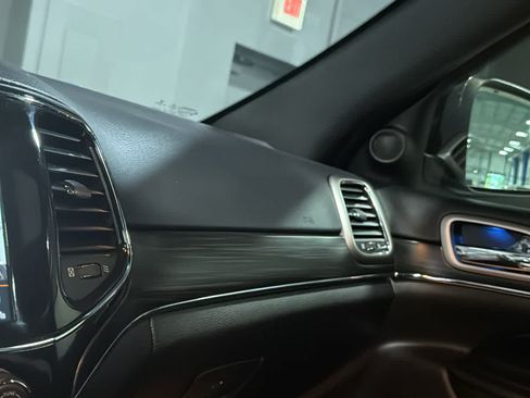 Used 2021 Jeep Grand Cherokee Limited AWD/4WD image 18
