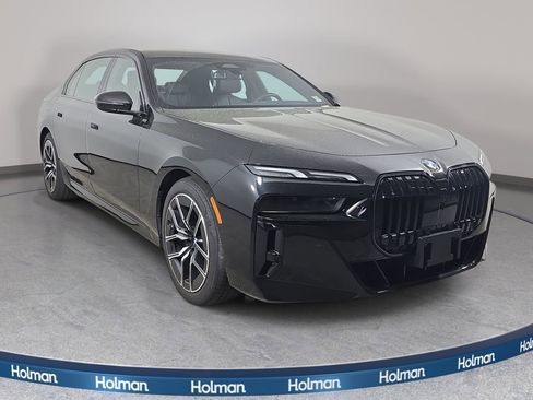 Used 2025 BMW 740i xDrive image 4