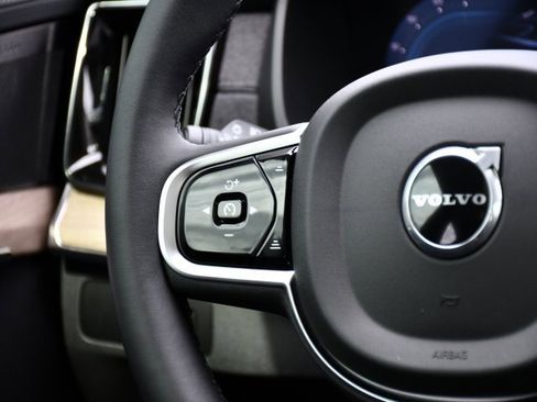 New 2025 Volvo XC90 T8 Plus w/ Protection Package Premier image 22