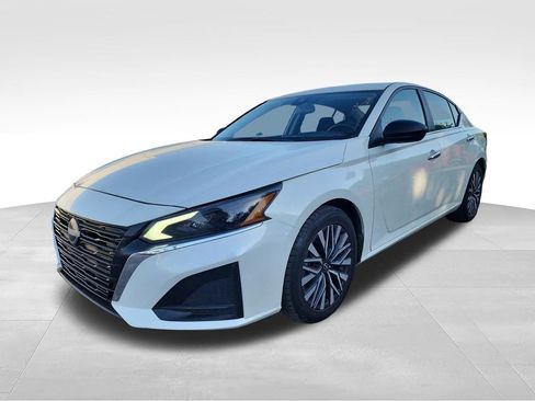 Used 2024 Nissan Altima 2.5 SV FWD image 4