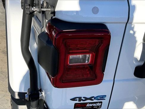 Used 2021 Jeep Wrangler Unlimited Rubicon 4xe w/ Steel Bumper Group image 31