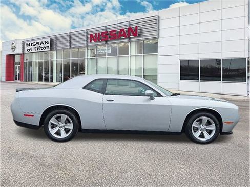 Used 2023 Dodge Challenger SXT image 8
