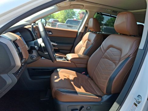 Certified 2023 Nissan Pathfinder Platinum AWD/4WD image 16