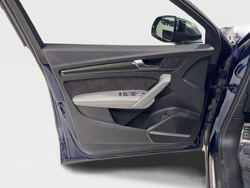 Used 2018 Audi SQ5 Premium Plus w/ Navigation Package image 19