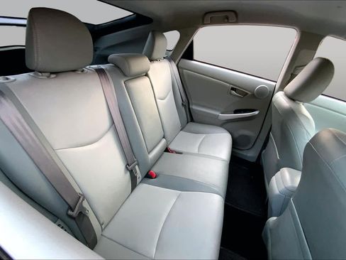 Used 2015 Toyota Prius Four FWD image 18
