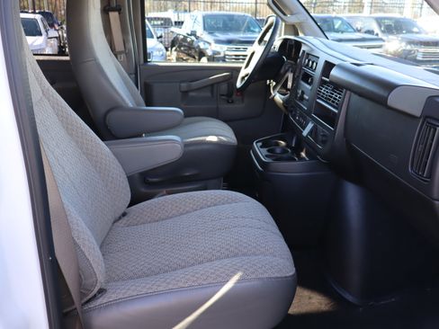 Used 2025 Chevrolet Express 3500 LS image 33