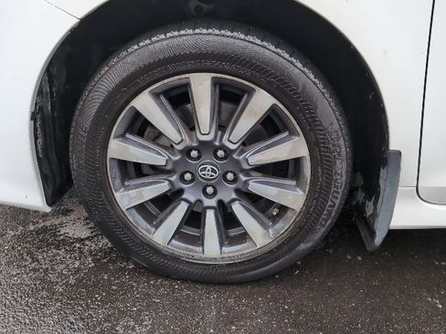 Used 2019 Toyota Sienna LE image 10