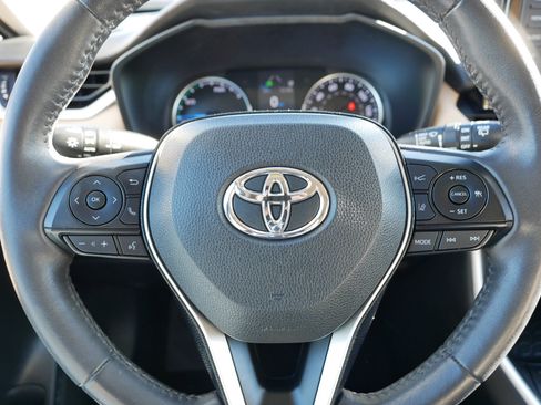 Used 2021 Toyota RAV4 XLE Premium image 25