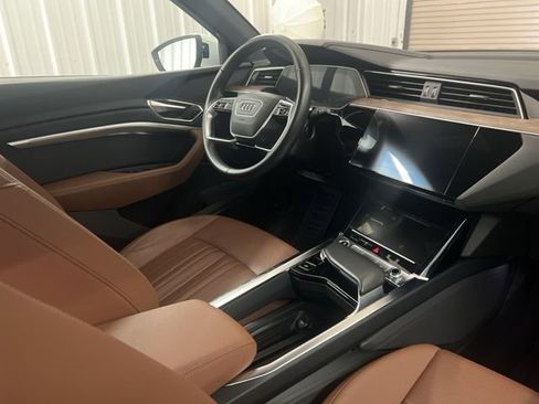 Used 2021 Audi e-tron Premium Plus w/ Premium Plus Package image 22