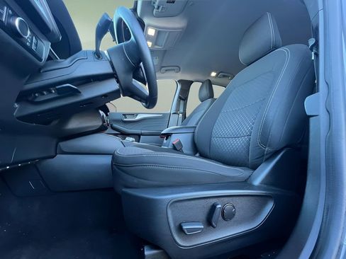 Used 2023 Ford Escape Active w/ Cold Weather Package image 10