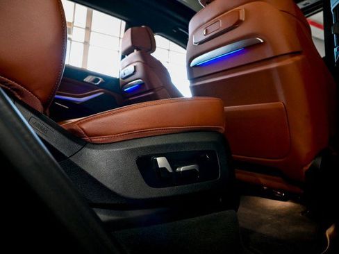 Used 2023 BMW X7 xDrive40i w/ Executive Package image 28