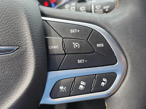 Used 2022 Chrysler Pacifica Pinnacle FWD image 38