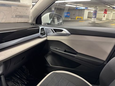 New 2025 Volkswagen Taos SE image 32