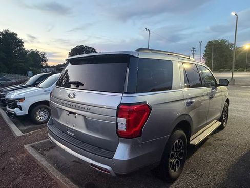 Used 2024 Ford Expedition XLT RWD image 4
