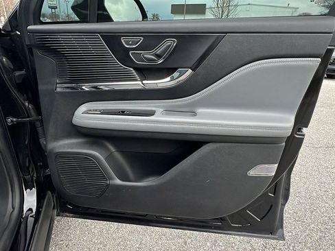 Used 2022 Lincoln Corsair Reserve w/ Elements Package image 12