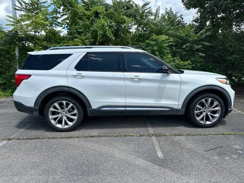 Used 2021 Ford Explorer Platinum w/ Equipment Group 601A AWD/4WD image 2