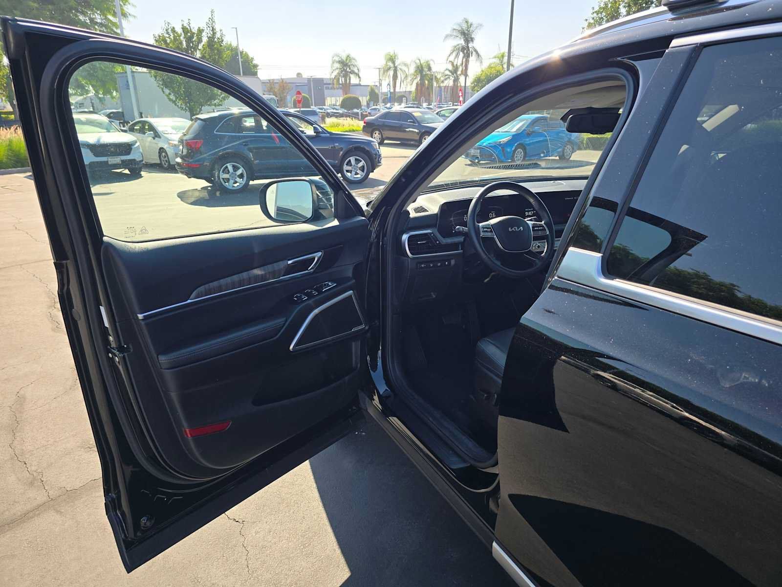 Used 2024 Kia Telluride EX w/ EX Captain's Chair Package FWD image 22